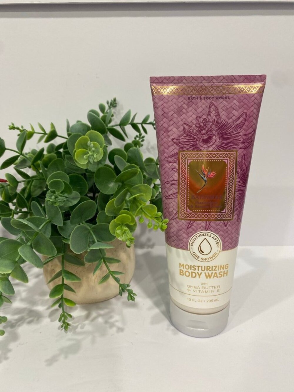 “Bahamas Passionfruit & Banana Flower” Bath & Body Works Moisturizing Body Wash